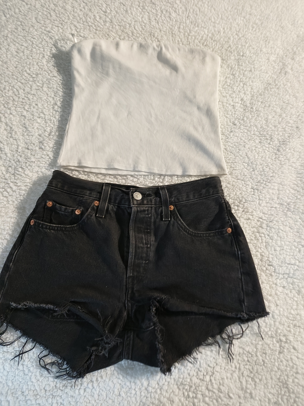 Levi’s 501 Black Shorts + Strappy Sports Bra Set Size M / W25 Outfit